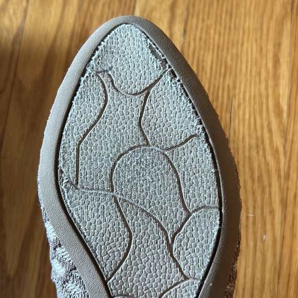 Sketchers Taupe Flats - Picture 3 of 8